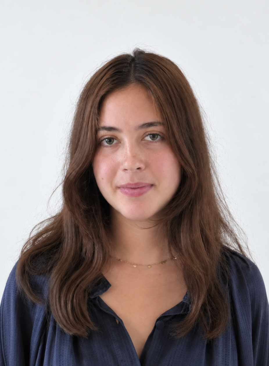 Portrait of Carla Decombes